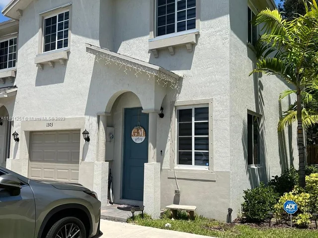 1303 NW 208th Ter, Miami Gardens FL 33169