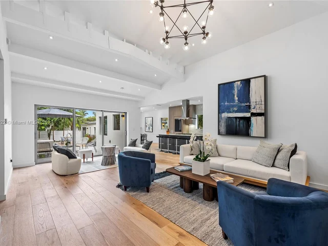 5956 Pine Tree Dr, Miami Beach FL 33140