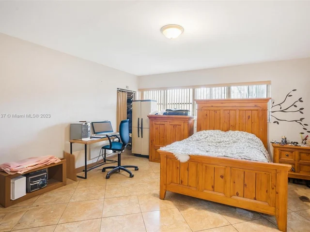 72 Palmetto Dr, Miami Springs FL 33166