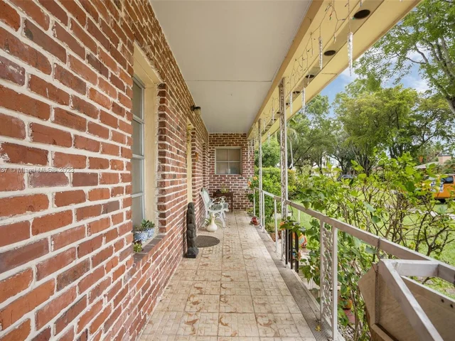 72 Palmetto Dr, Miami Springs FL 33166