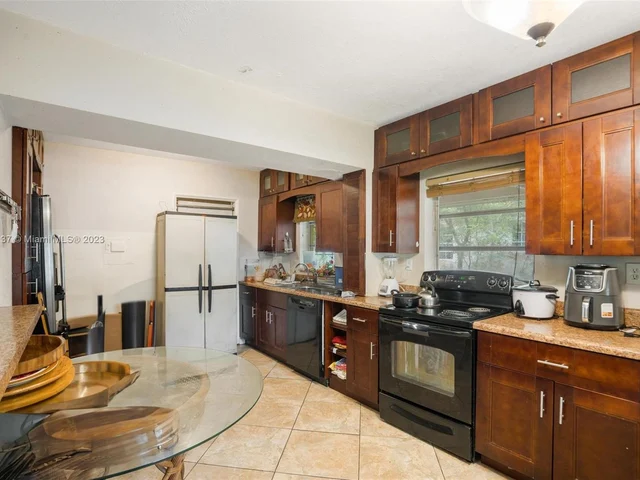 72 Palmetto Dr, Miami Springs FL 33166