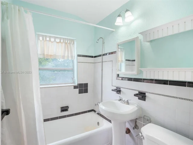 72 Palmetto Dr, Miami Springs FL 33166