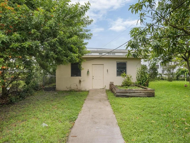 72 Palmetto Dr, Miami Springs FL 33166