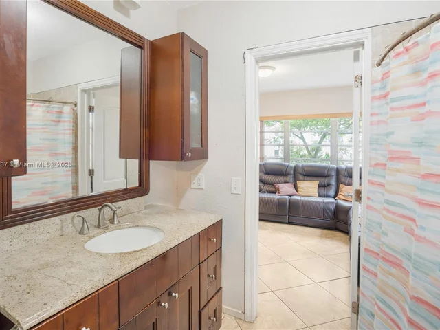 72 Palmetto Dr, Miami Springs FL 33166