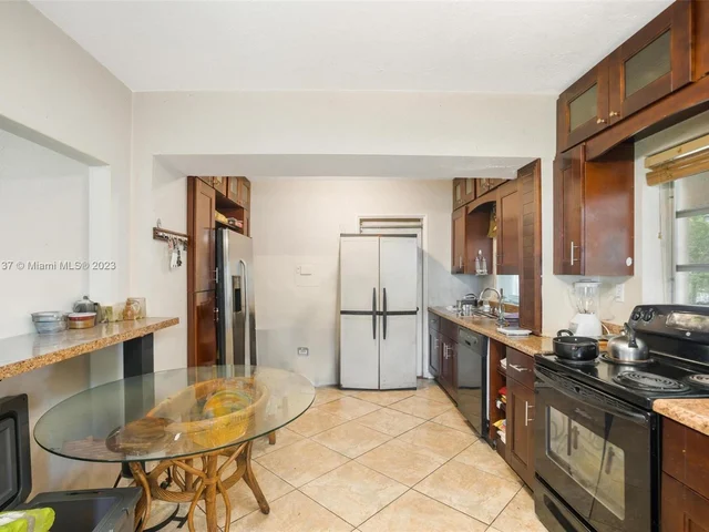 72 Palmetto Dr, Miami Springs FL 33166