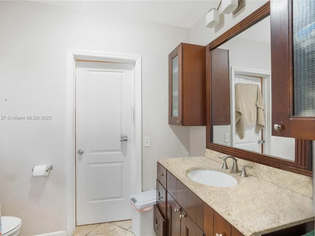 72 Palmetto Dr, Miami Springs FL 33166