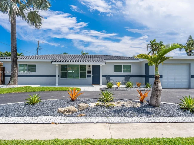 922 SE 15th Ct, Deerfield Beach FL 33441