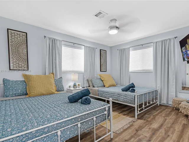 922 SE 15th Ct, Deerfield Beach FL 33441