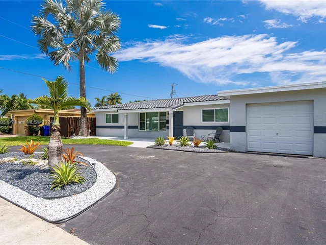 922 SE 15th Ct, Deerfield Beach FL 33441