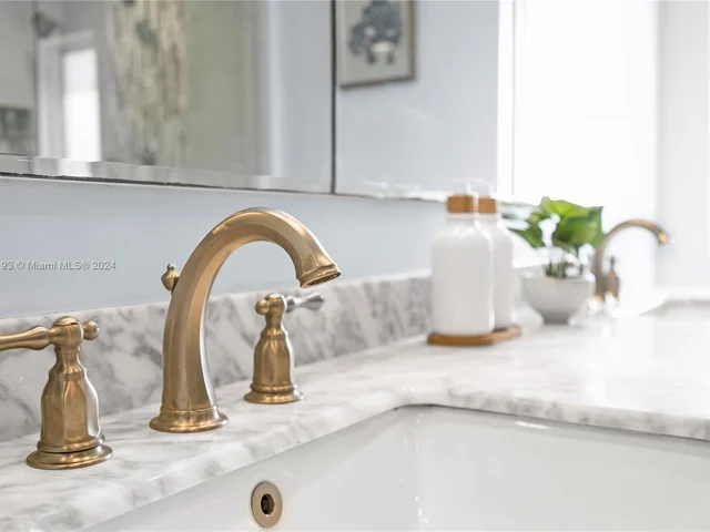 922 SE 15th Ct, Deerfield Beach FL 33441