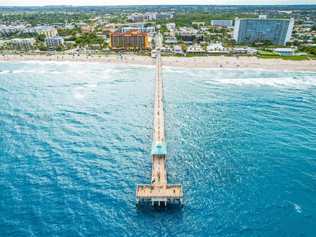 922 SE 15th Ct, Deerfield Beach FL 33441