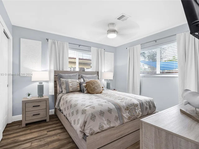 922 SE 15th Ct, Deerfield Beach FL 33441