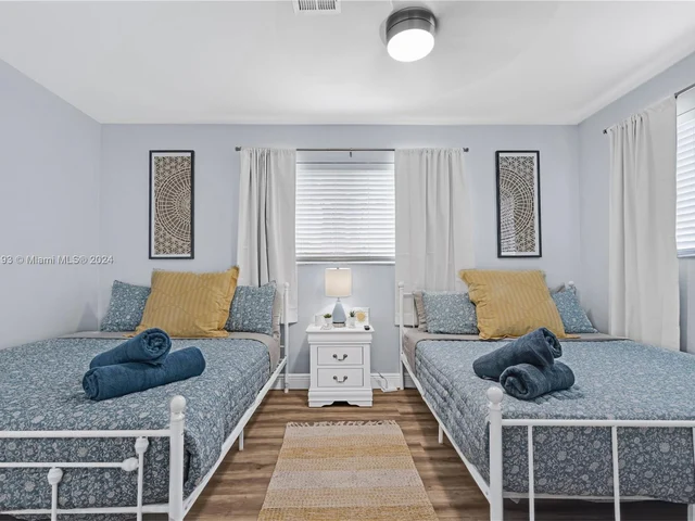 922 SE 15th Ct, Deerfield Beach FL 33441