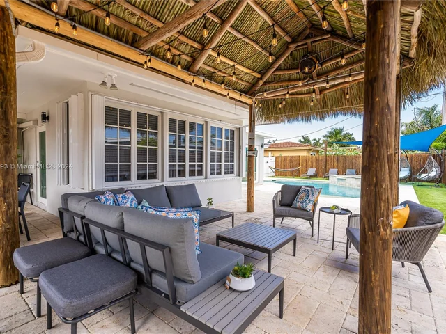 922 SE 15th Ct, Deerfield Beach FL 33441