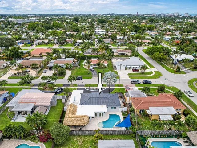 922 SE 15th Ct, Deerfield Beach FL 33441