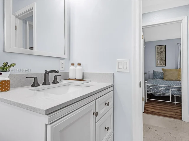 922 SE 15th Ct, Deerfield Beach FL 33441