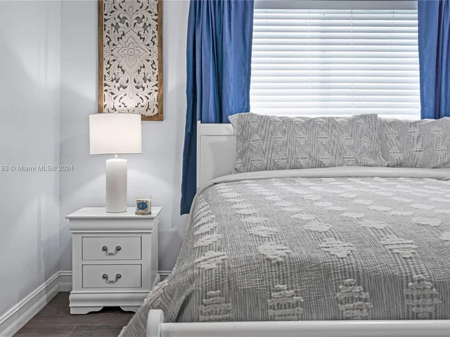 922 SE 15th Ct, Deerfield Beach FL 33441