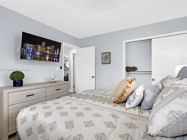 922 SE 15th Ct, Deerfield Beach FL 33441