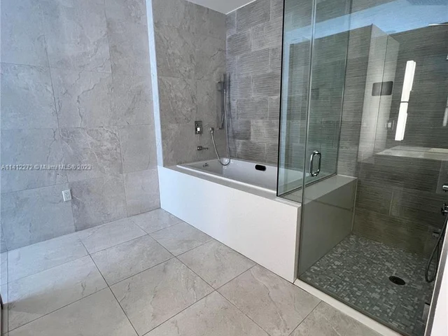 5300 Paseo Blvd # 2101, Doral FL 33166