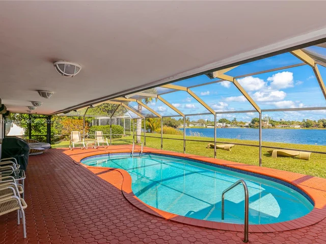 19015 NE 18th Ave, Miami FL 33179