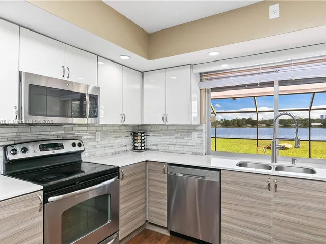 19015 NE 18th Ave, Miami FL 33179