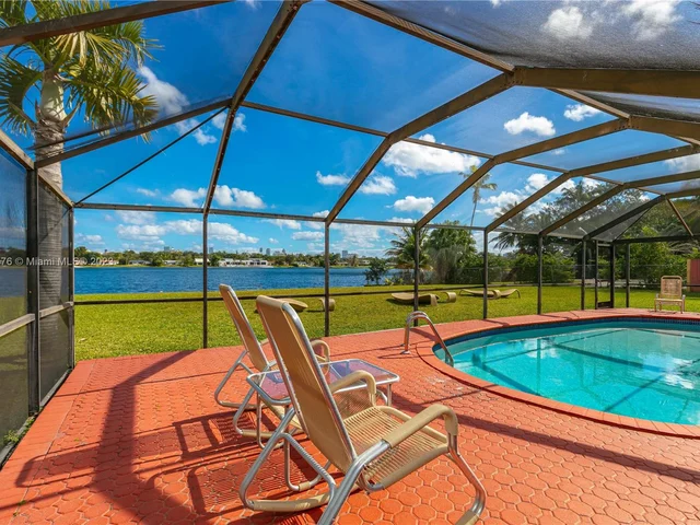 19015 NE 18th Ave, Miami FL 33179