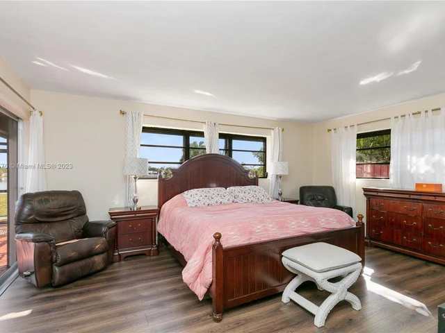 19015 NE 18th Ave, Miami FL 33179