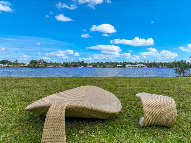 19015 NE 18th Ave, Miami FL 33179