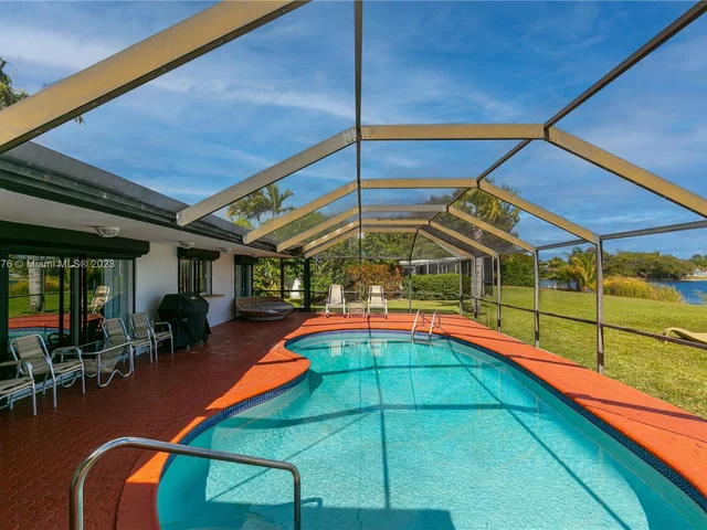 19015 NE 18th Ave, Miami FL 33179