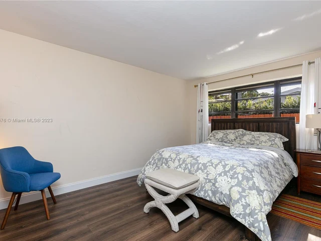 19015 NE 18th Ave, Miami FL 33179