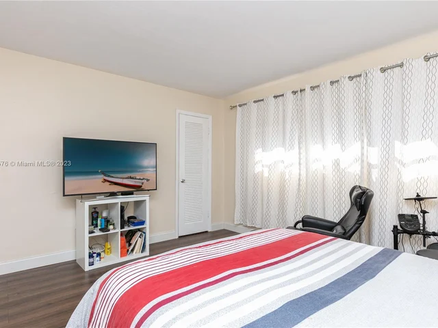 19015 NE 18th Ave, Miami FL 33179