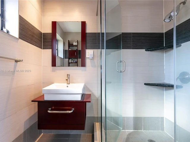 19015 NE 18th Ave, Miami FL 33179