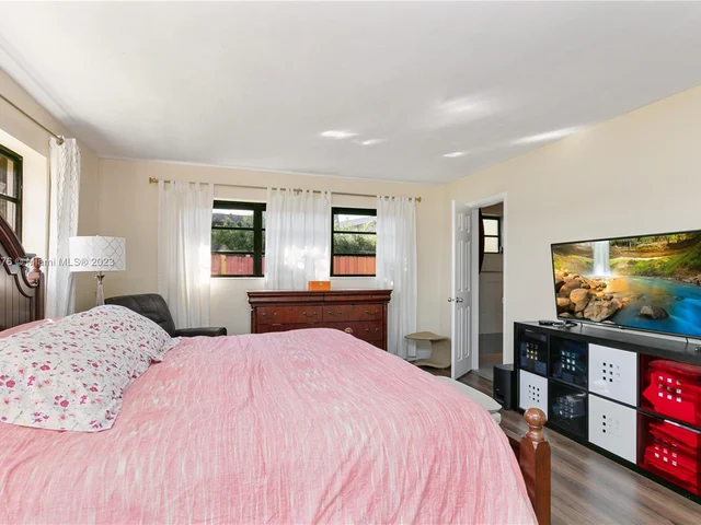 19015 NE 18th Ave, Miami FL 33179