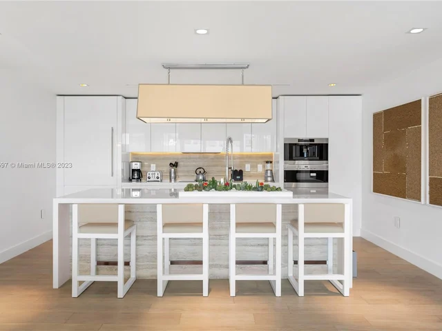 102 24th St # 1706, Miami Beach FL 33139