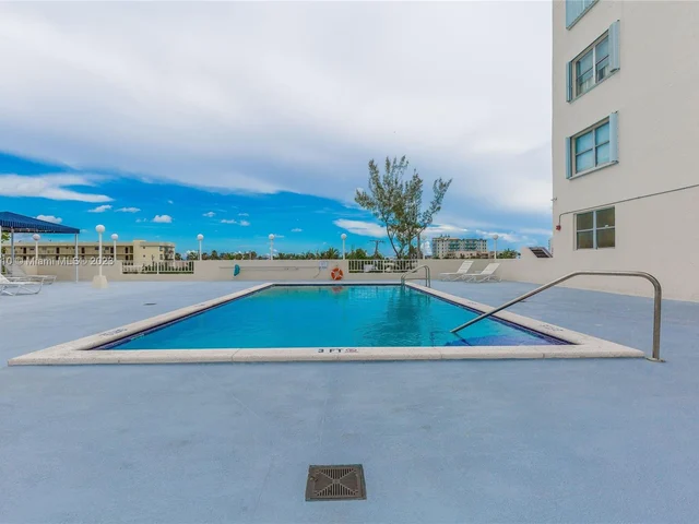 6900 Bay Dr # 6C, Miami Beach FL 33141