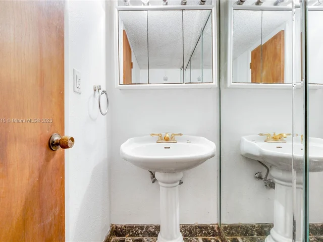 6900 Bay Dr # 6C, Miami Beach FL 33141