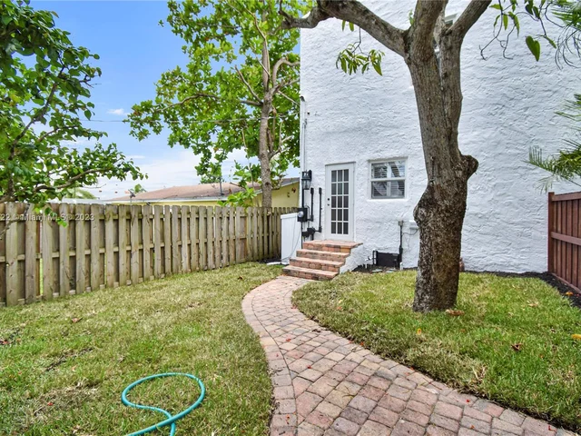 3800 Eastview Ave, West Palm Beach FL 33407