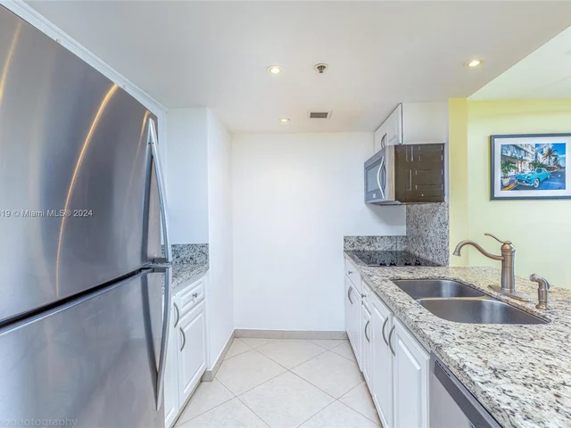 7601 E Treasure Dr # 1109, North Bay Village FL 33141