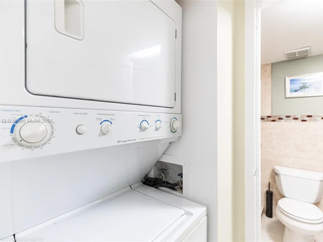 7601 E Treasure Dr # 1109, North Bay Village FL 33141