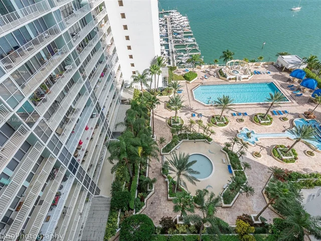 7601 E Treasure Dr # 1109, North Bay Village FL 33141