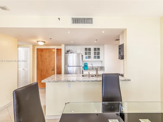 7601 E Treasure Dr # 1109, North Bay Village FL 33141