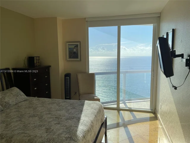 6365 Collins Ave # 2902, Miami Beach FL 33141