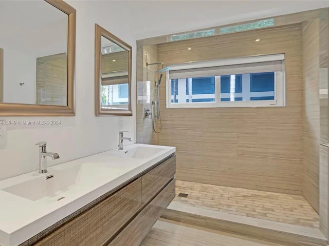 2341 KEYSTONE, North Miami FL 33181