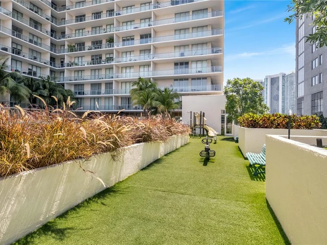 3470 E Coast Ave # H2205, Miami FL 33137