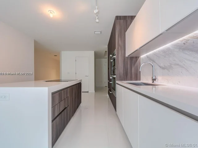 851 NE 1st Ave # 4007, Miami FL 33132