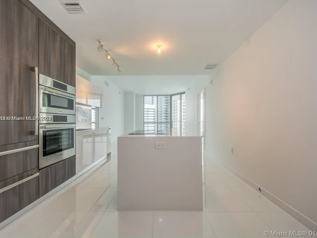 851 NE 1st Ave # 4007, Miami FL 33132
