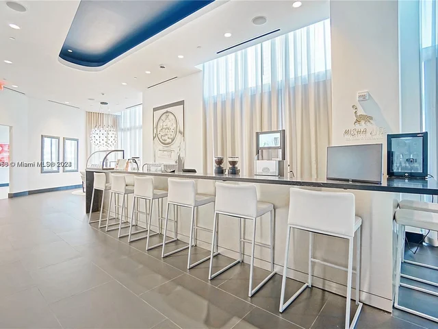 851 NE 1st Ave # 4007, Miami FL 33132