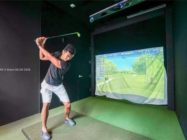 851 NE 1st Ave # 4007, Miami FL 33132