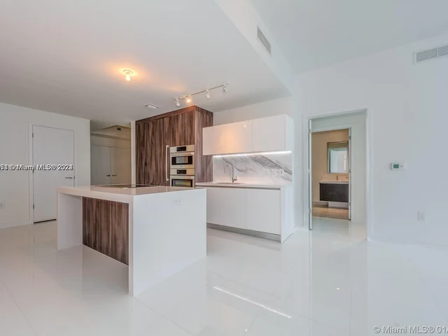 851 NE 1st Ave # 4007, Miami FL 33132