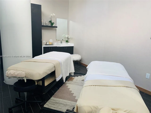 851 NE 1st Ave # 4007, Miami FL 33132